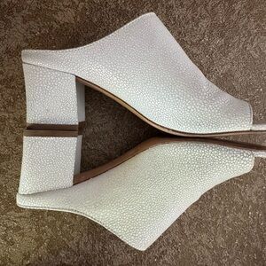 Donald J Pliner ELLIS Pearl White Open Toe Block Heel Slip On‎ Mules 5.5 M